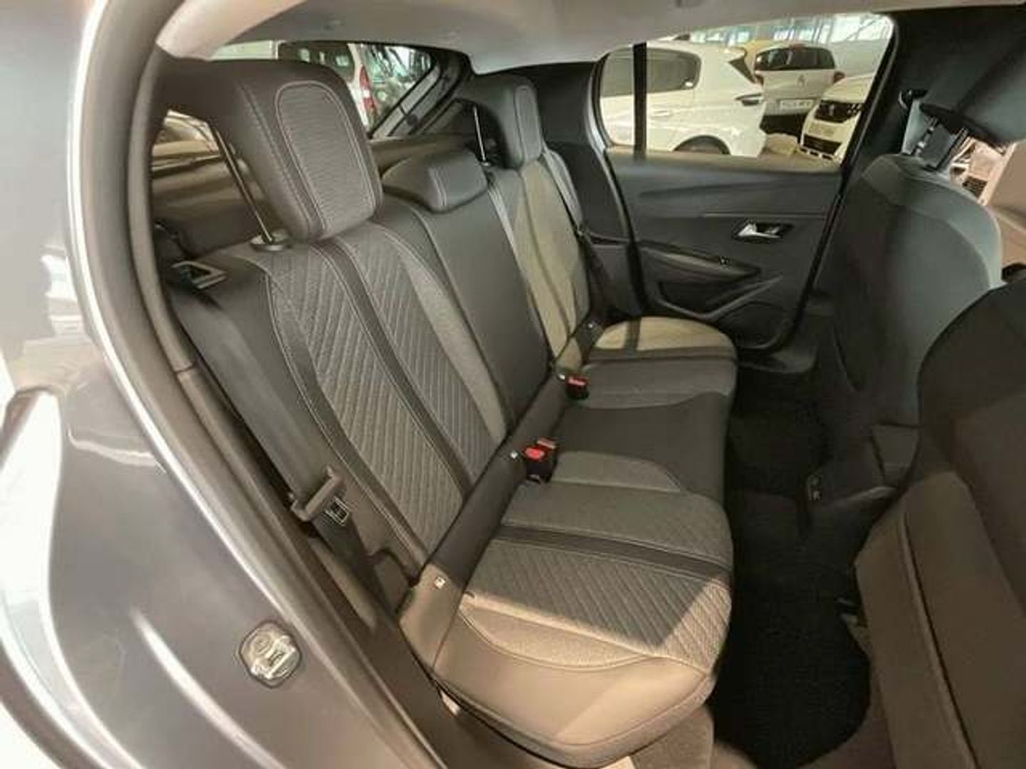 Peugeot 208 Allure Hybrid eDCS6 81 kW (110 CV) Gris Compact