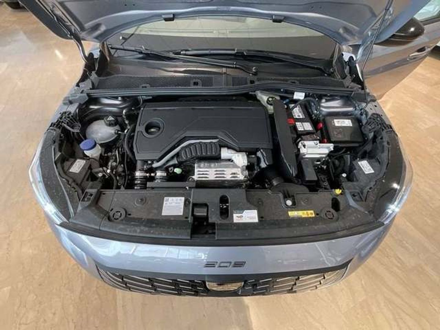 Peugeot 208 Allure Hybrid eDCS6 81 kW (110 CV) Gris Compact