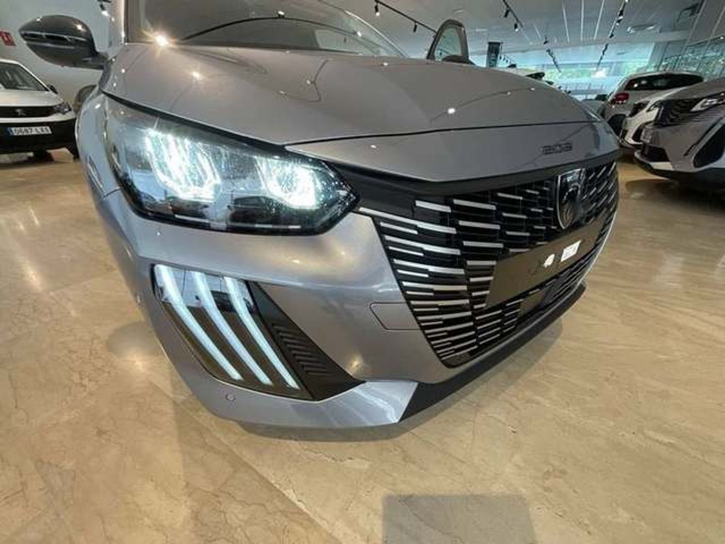 Peugeot 208 Allure Hybrid eDCS6 81 kW (110 CV) Gris Compact