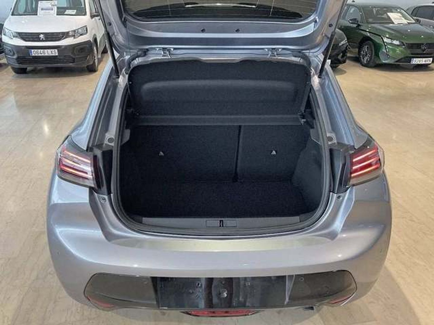 Peugeot 208 Allure Hybrid eDCS6 81 kW (110 CV) Gris Compact