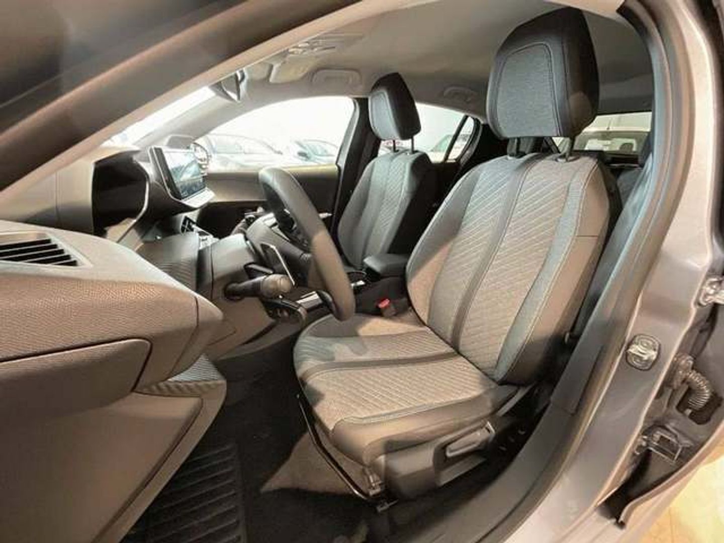 Peugeot 208 Allure Hybrid eDCS6 81 kW (110 CV) Gris Compact