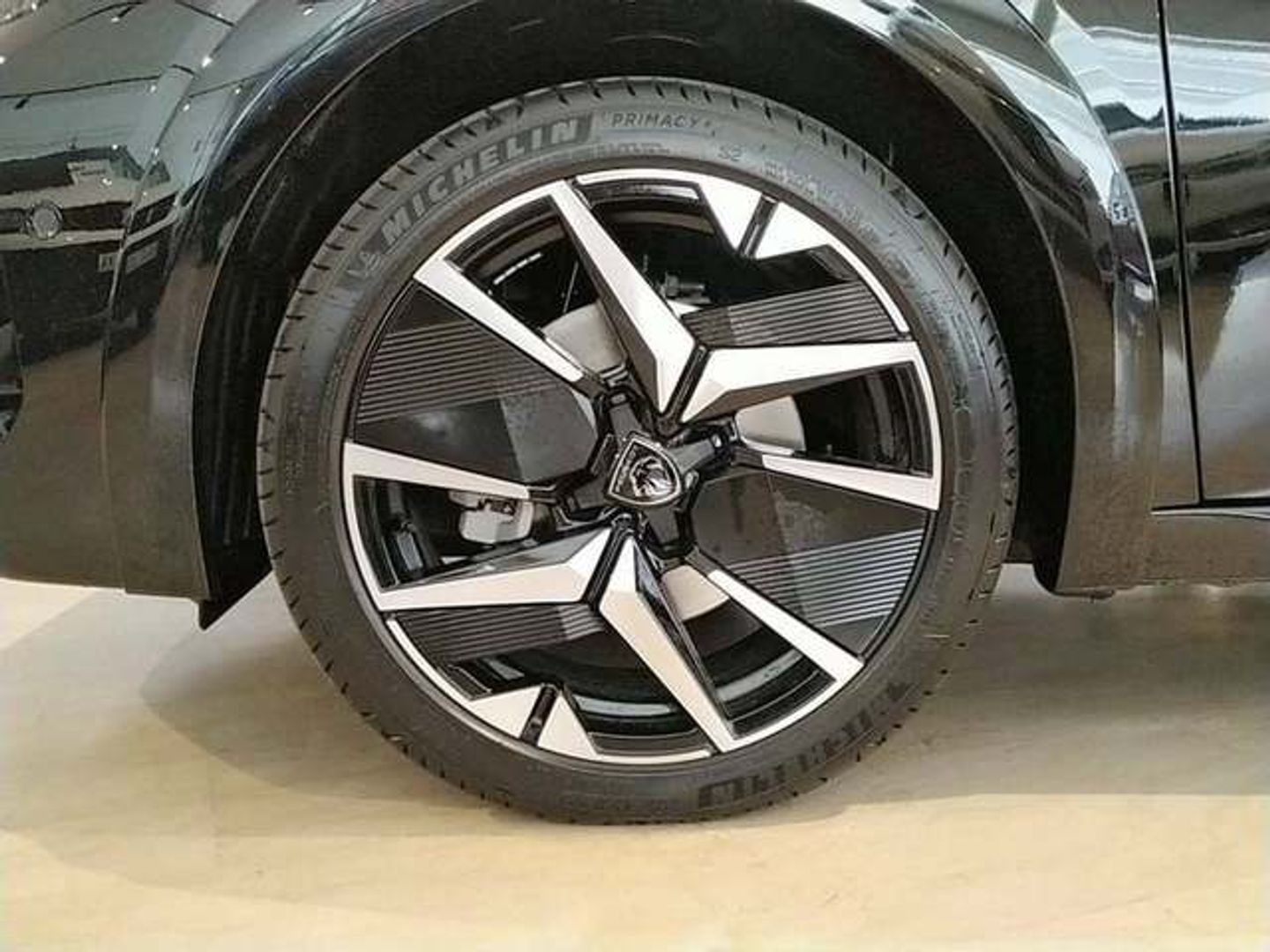 Peugeot 208 GT Hybrid eDCS6 107 kW (145 CV) Negro Sedan