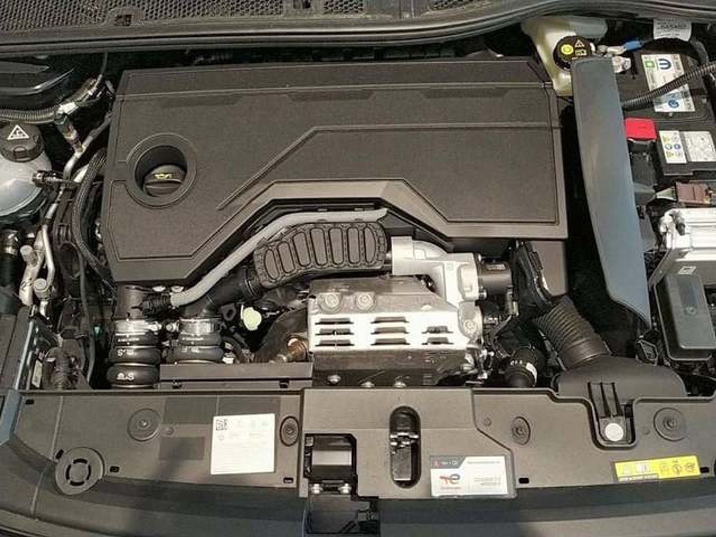 Peugeot 208 GT Hybrid eDCS6 107 kW (145 CV) Negro Sedan