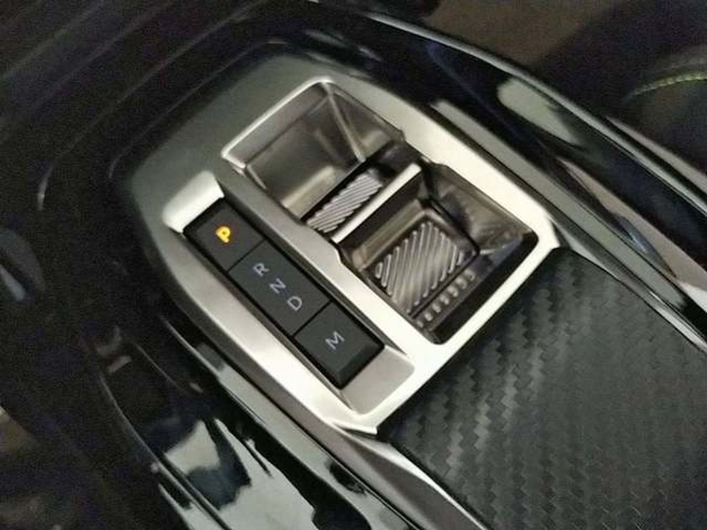 Peugeot 208 GT Hybrid eDCS6 107 kW (145 CV) Negro Sedan