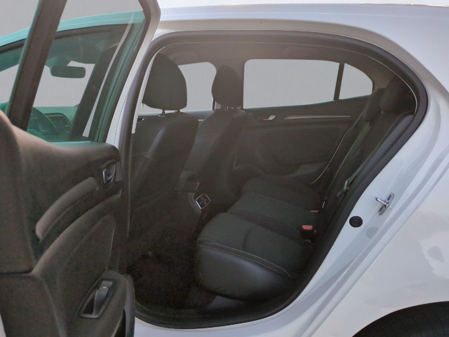 Renault Megane Intens TCe 103 kW (140 CV) GPF Blanco Sedan