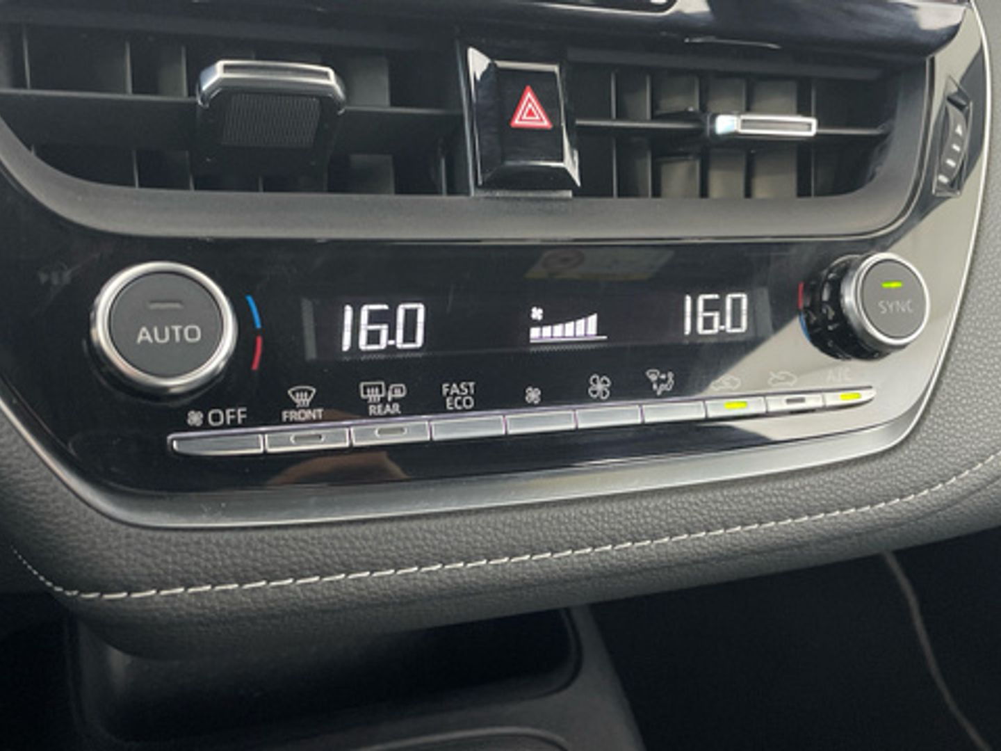 Toyota Corolla 140H Active Plus 103 kW (140 CV) Blanco Sedan