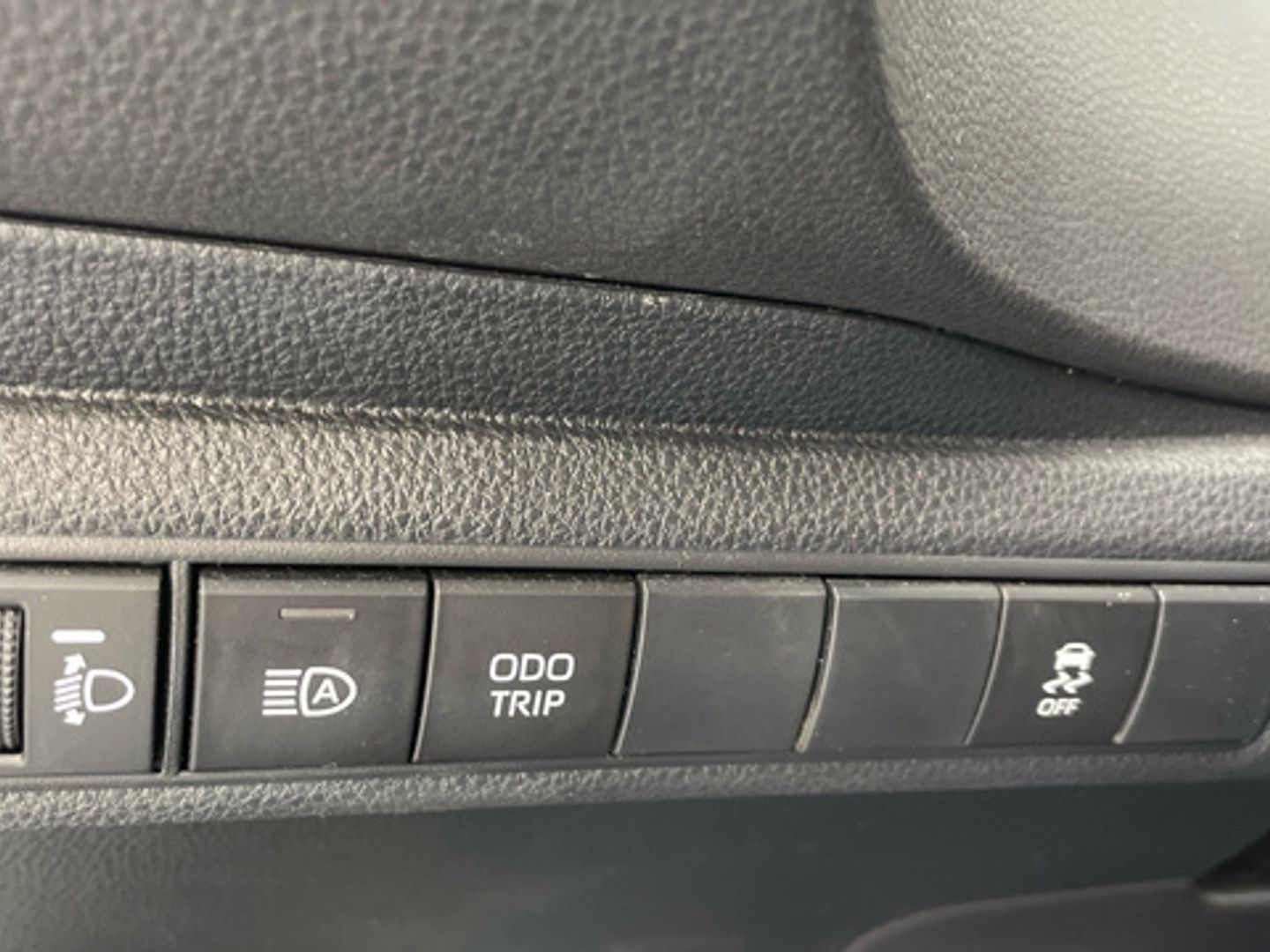 Toyota Corolla 140H Active Plus 103 kW (140 CV) Blanco Sedan
