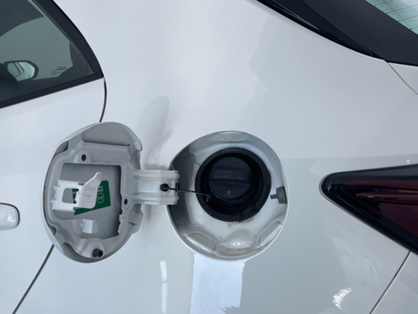 Toyota Corolla 140H Active Plus 103 kW (140 CV) Blanco Sedan
