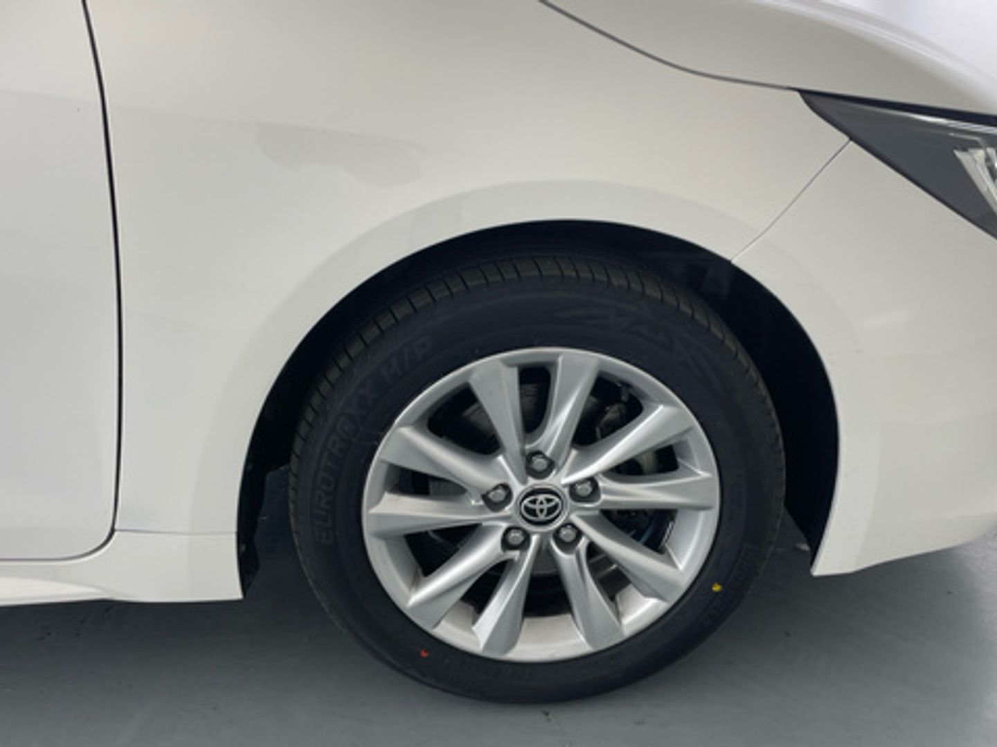 Toyota Corolla 140H Active Plus 103 kW (140 CV) Blanco Sedan