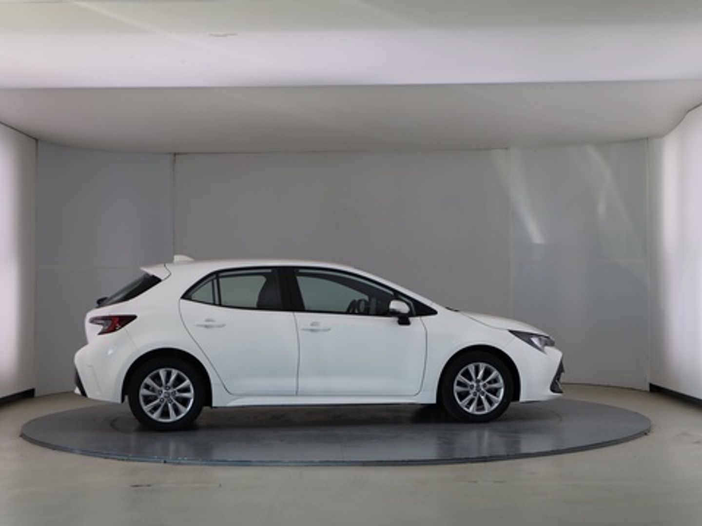 Toyota Corolla 140H Active Plus 103 kW (140 CV) Blanco Sedan