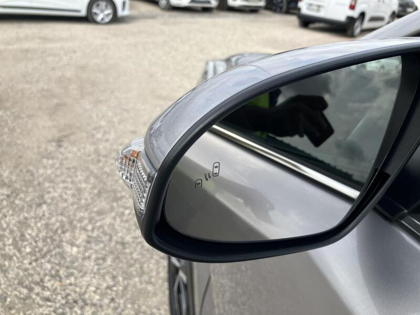 Toyota C-HR 1.8 125H Advance 90 kW (122 CV) Gris SUV