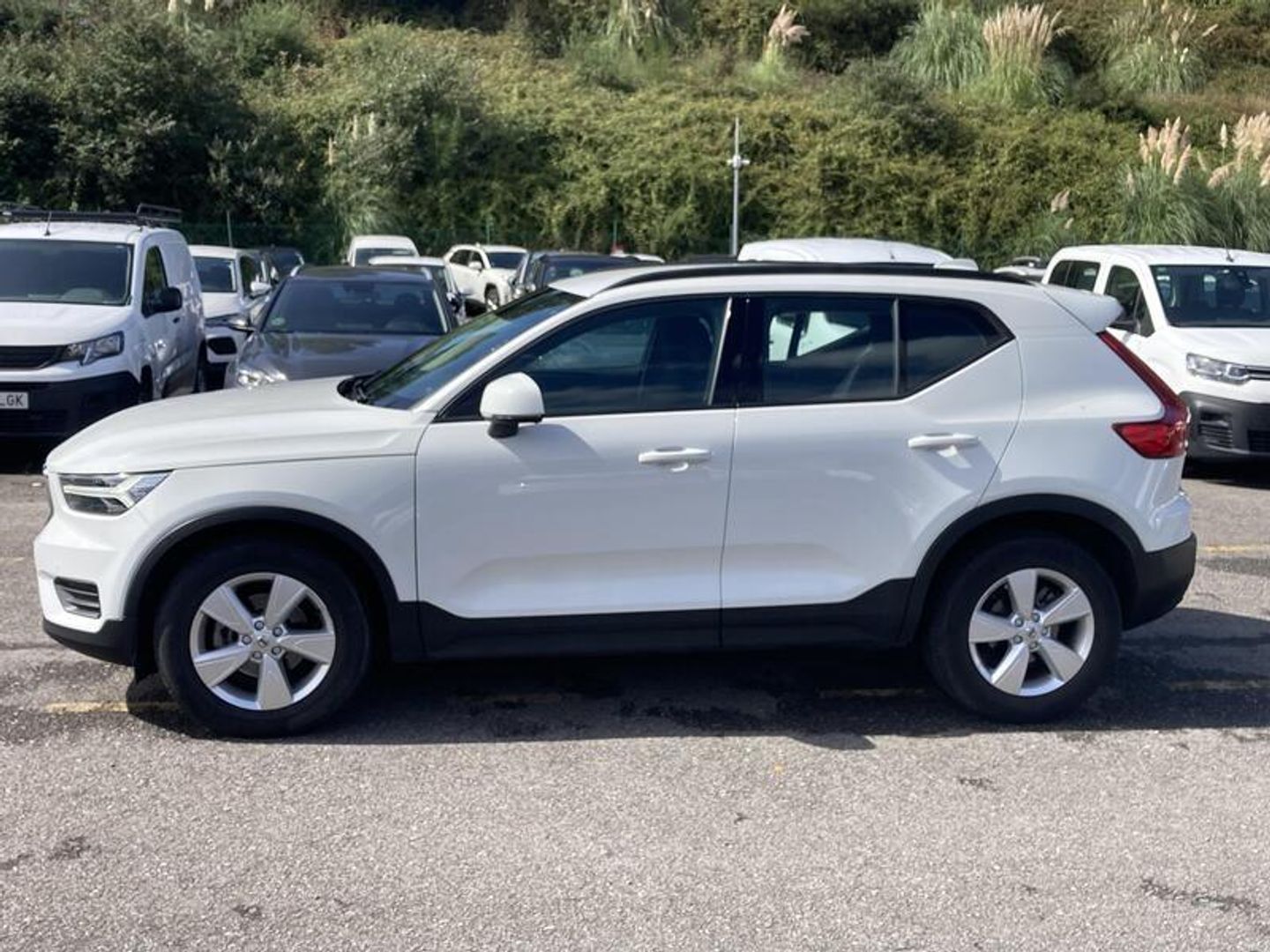 Volvo XC40 T3 Momentum Core 120 kW (163 CV) Blanco SUV