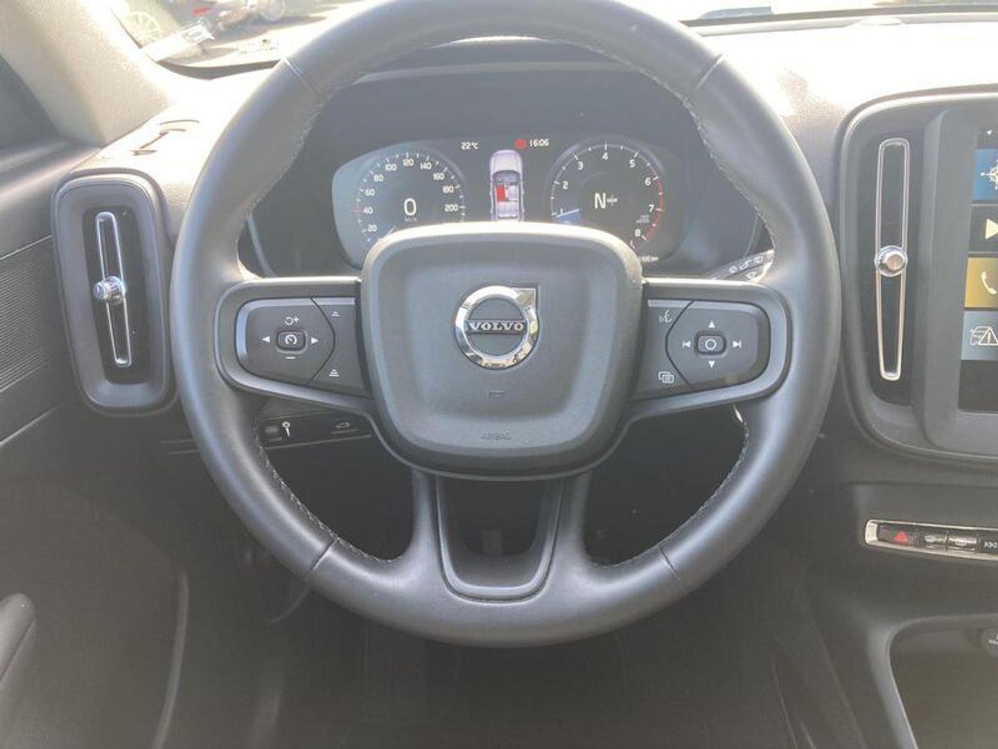 Volvo XC40 T3 Momentum Core 120 kW (163 CV) Blanco SUV