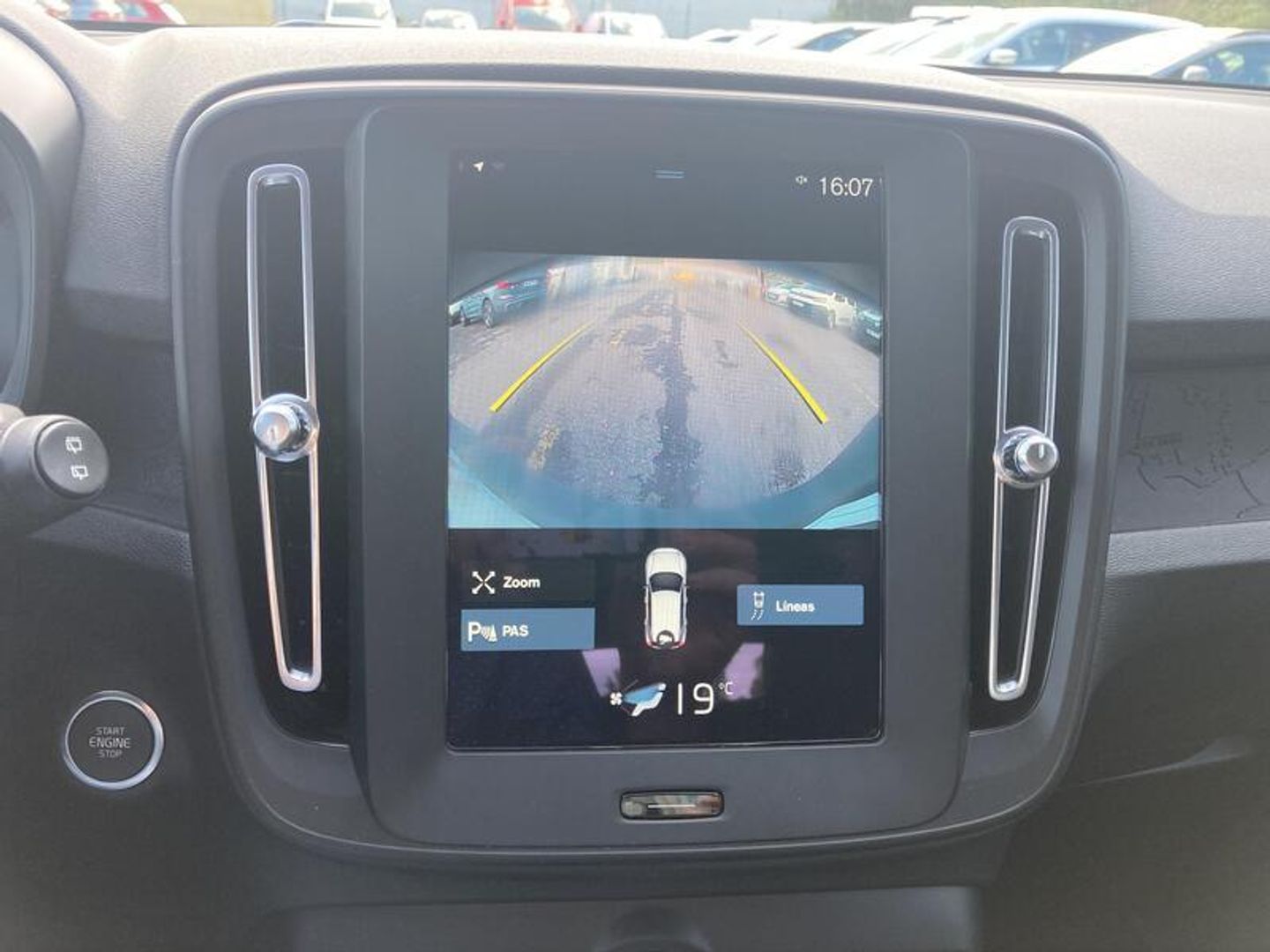 Volvo XC40 T3 Momentum Core 120 kW (163 CV) Blanco SUV