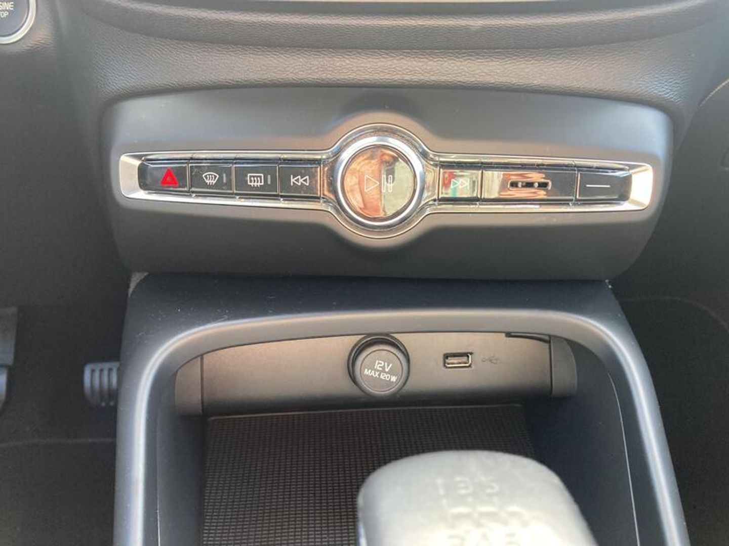Volvo XC40 T3 Momentum Core 120 kW (163 CV) Blanco SUV