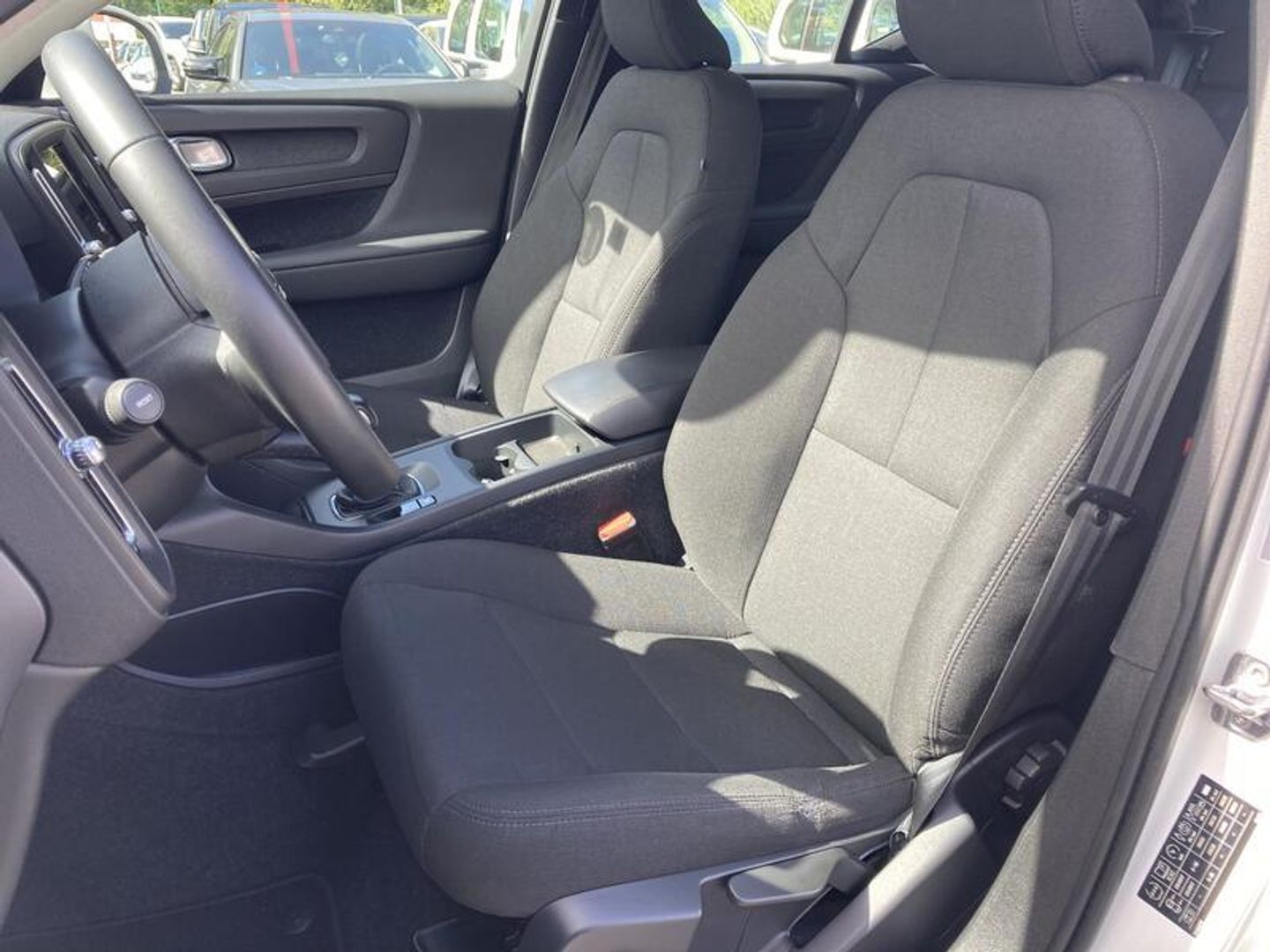 Volvo XC40 T3 Momentum Core 120 kW (163 CV) Blanco SUV