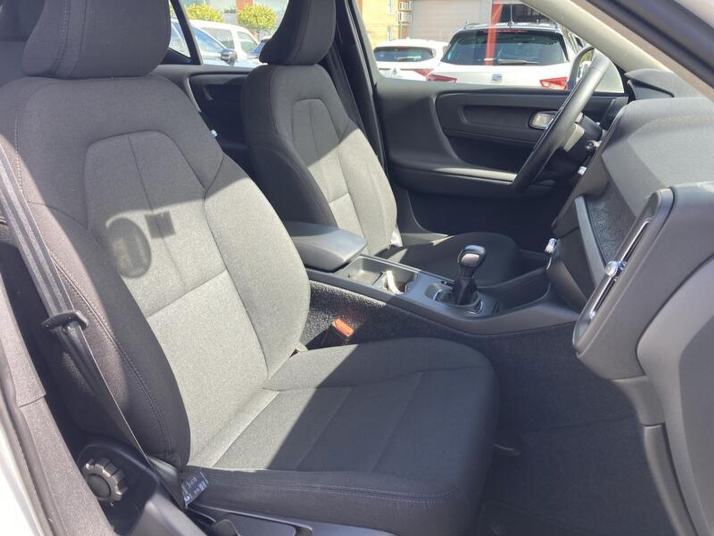Volvo XC40 T3 Momentum Core 120 kW (163 CV) Blanco SUV