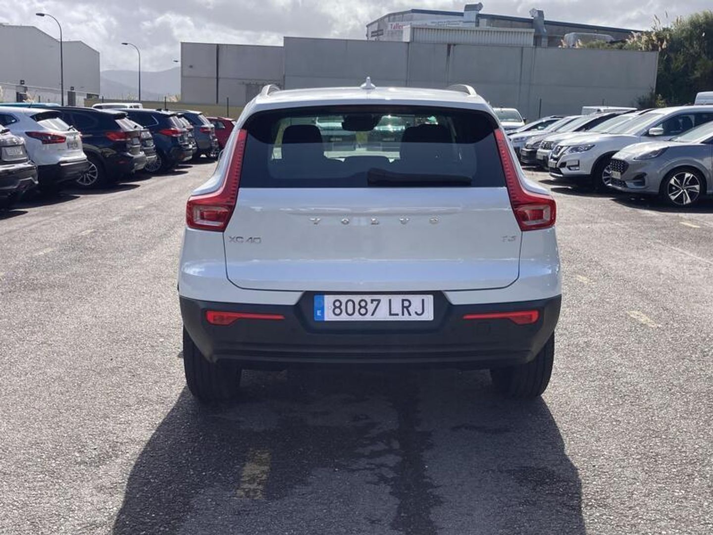 Volvo XC40 T3 Momentum Core 120 kW (163 CV) Blanco SUV