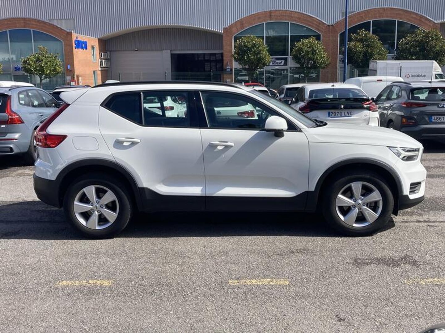 Volvo XC40 T3 Momentum Core 120 kW (163 CV) Blanco SUV