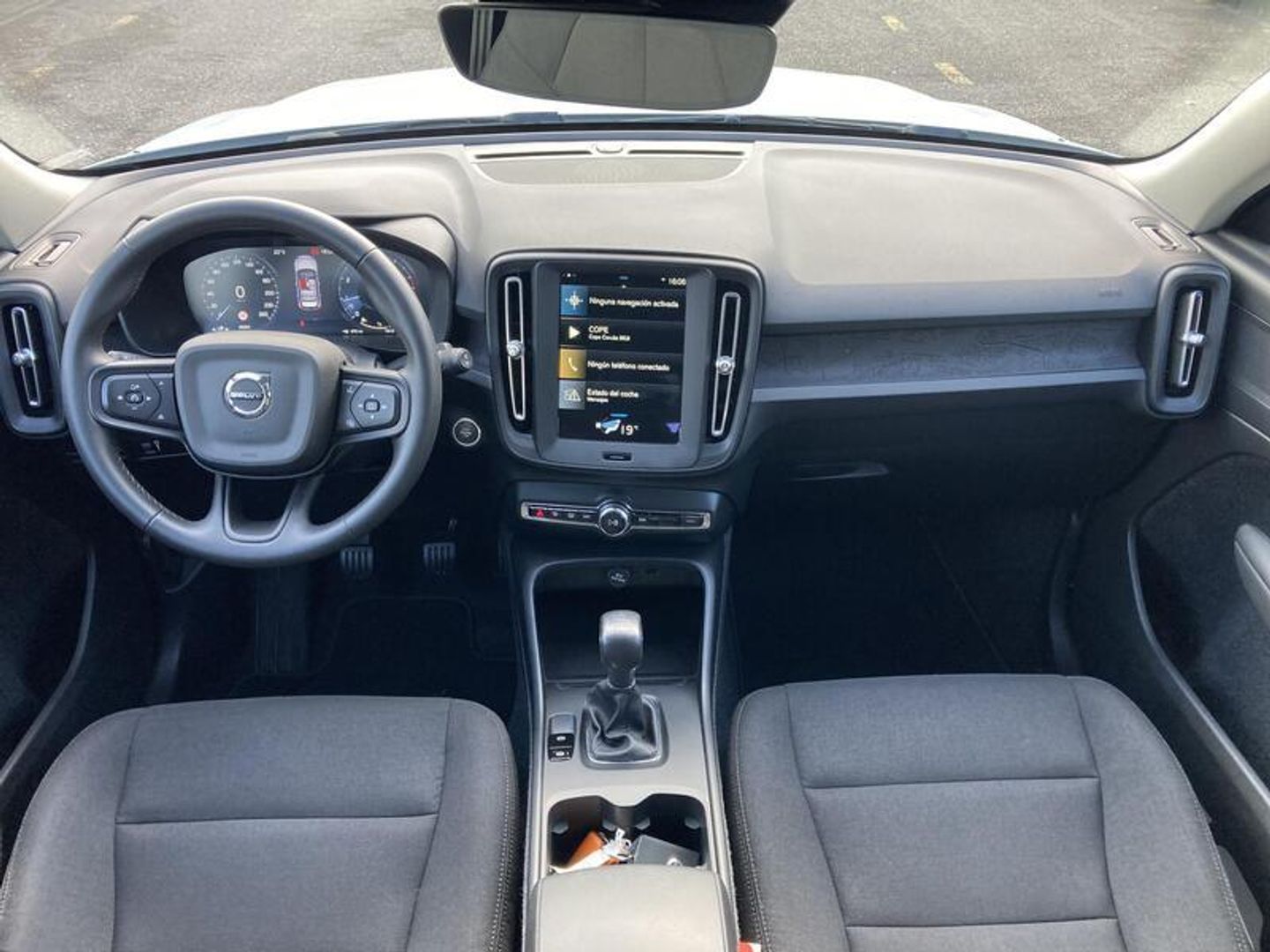 Volvo XC40 T3 Momentum Core 120 kW (163 CV) Blanco SUV