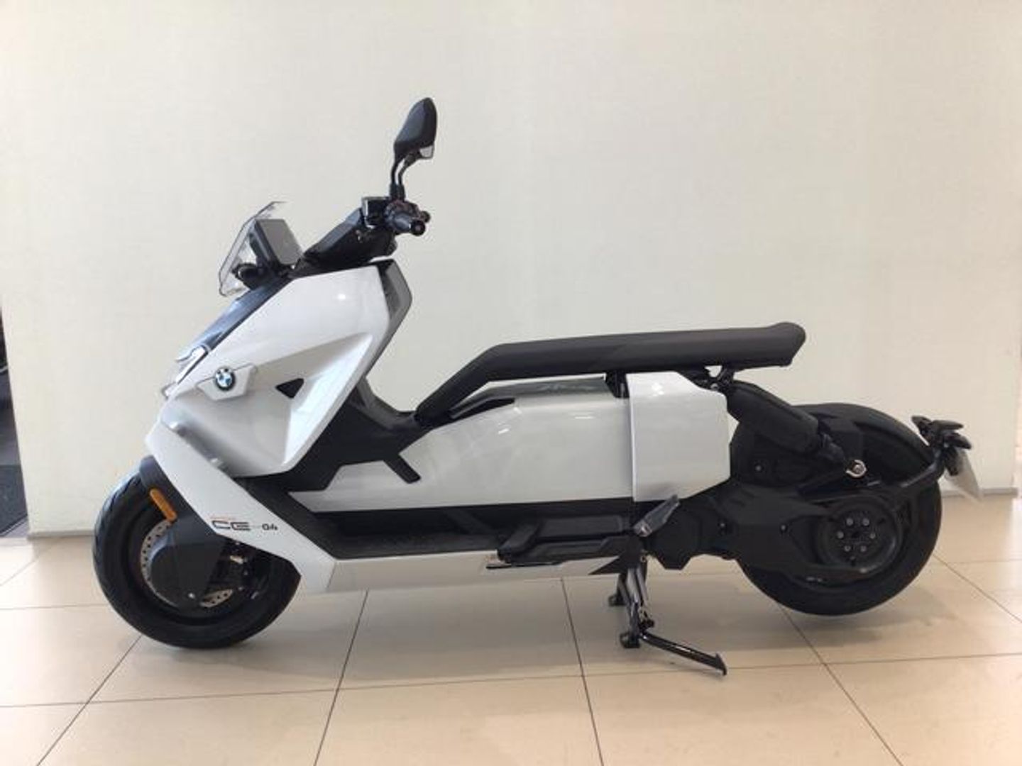BMW Motorrad CE 04 Blanco Motorcycle