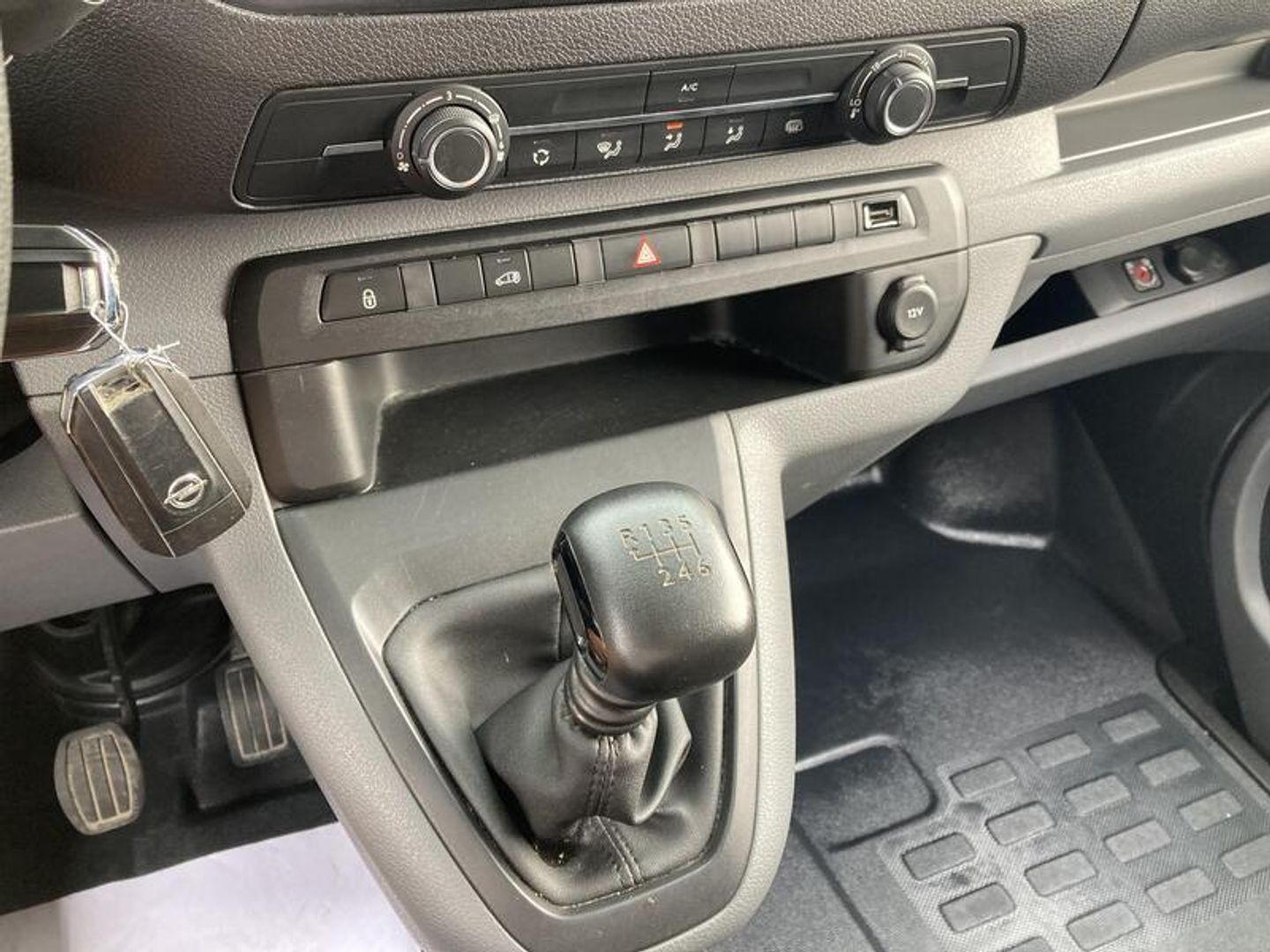 Opel Vivaro Furgon 1.5 Diesel M Standard Express 75 kW (102 CV) Blanco 