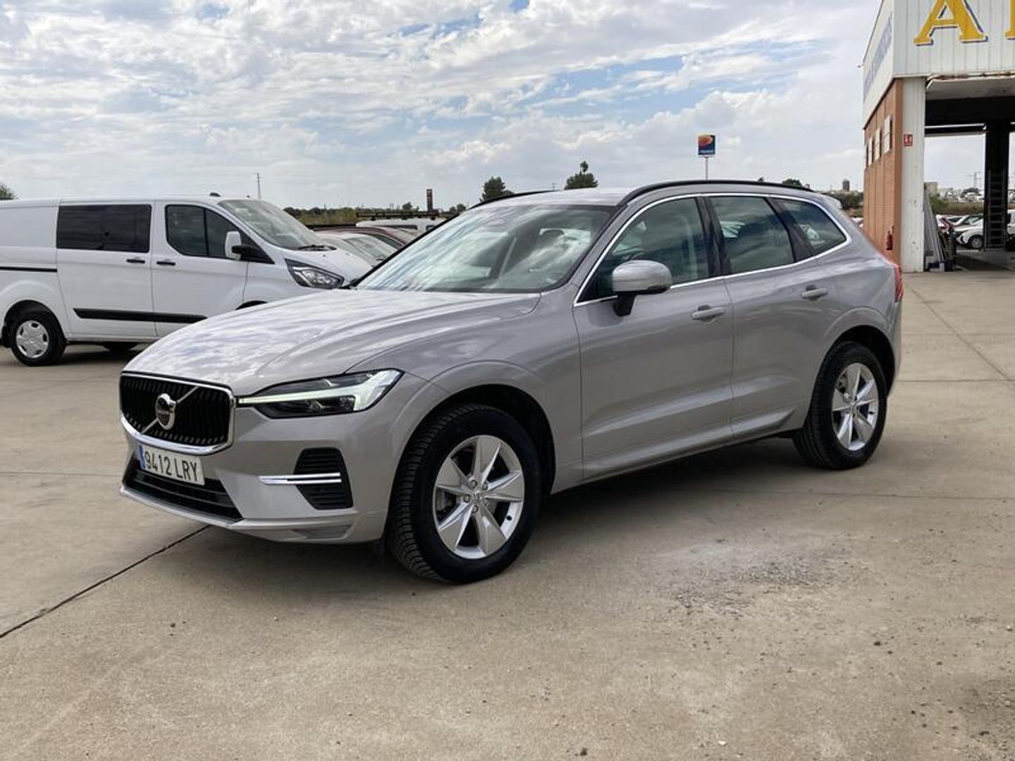 Volvo XC60 B4 D Momentum Pro Auto 145 kW (197 CV) Gris Plata SUV