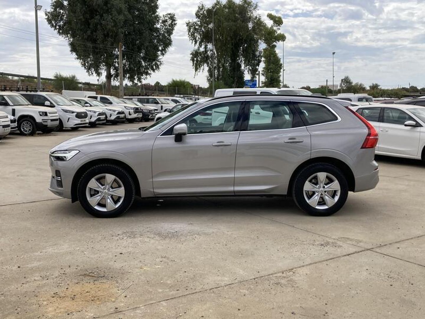 Volvo XC60 B4 D Momentum Pro Auto 145 kW (197 CV) Gris Plata SUV