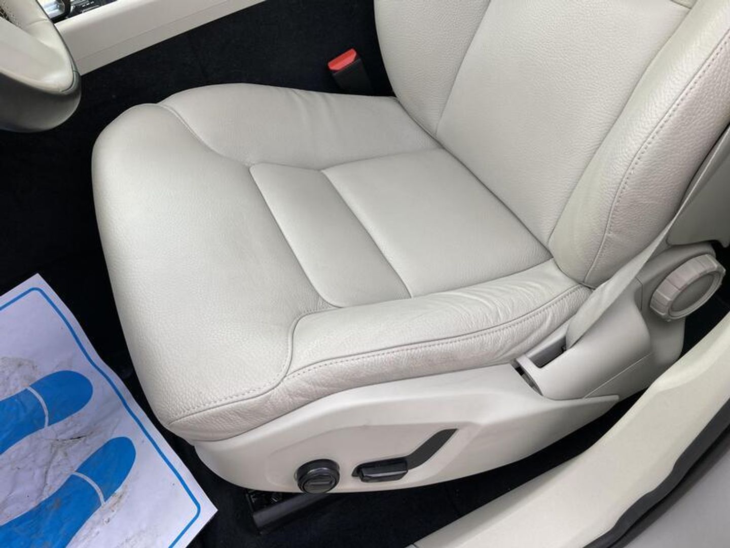 Volvo XC60 B4 D Momentum Pro Auto 145 kW (197 CV) Gris Plata SUV