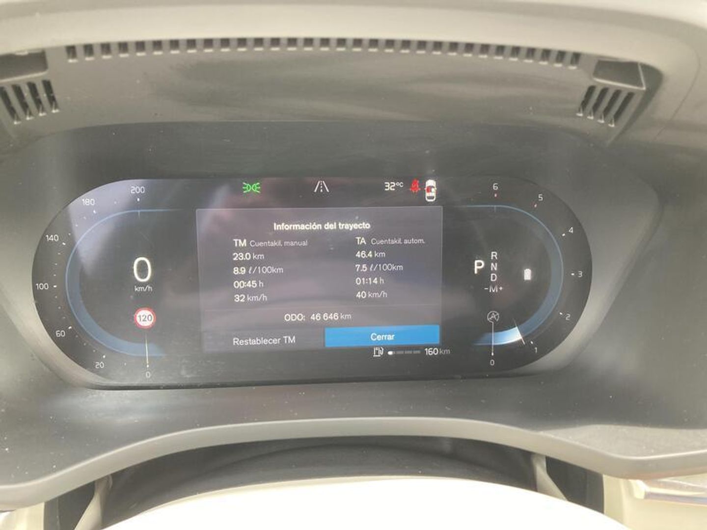 Volvo XC60 B4 D Momentum Pro Auto 145 kW (197 CV) Gris Plata SUV
