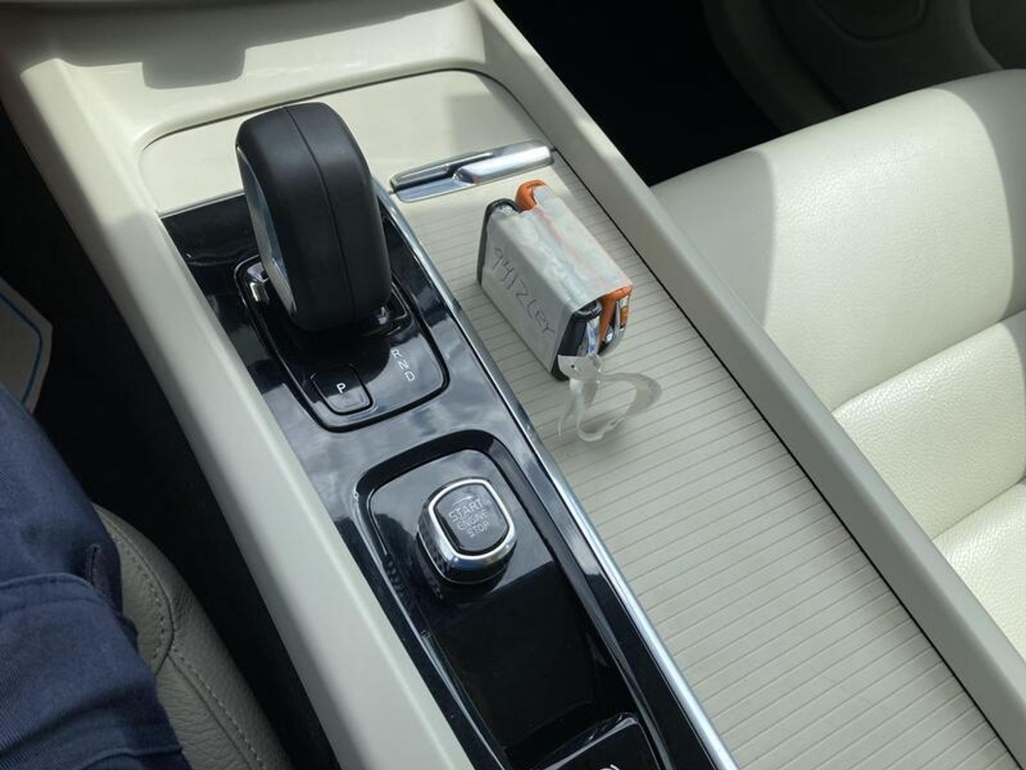 Volvo XC60 B4 D Momentum Pro Auto 145 kW (197 CV) Gris Plata SUV