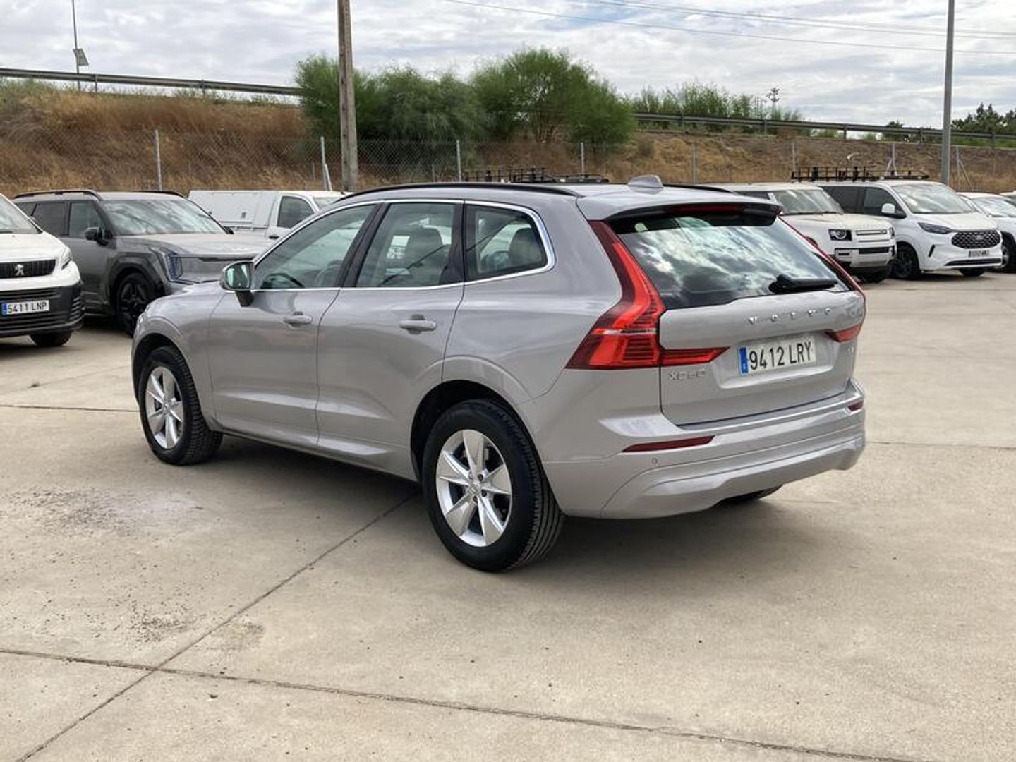 Volvo XC60 B4 D Momentum Pro Auto 145 kW (197 CV) Gris Plata SUV