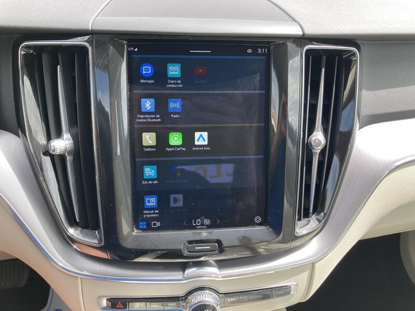Volvo XC60 B4 D Momentum Pro Auto 145 kW (197 CV) Gris Plata SUV