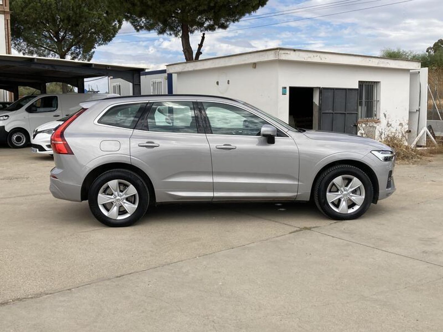 Volvo XC60 B4 D Momentum Pro Auto 145 kW (197 CV) Gris Plata SUV