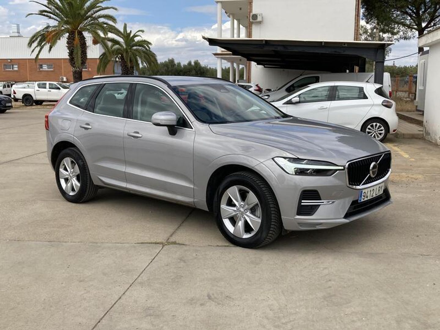 Volvo XC60 B4 D Momentum Pro Auto 145 kW (197 CV) Gris Plata SUV