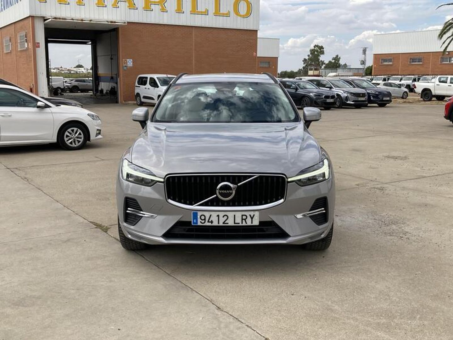 Volvo XC60 B4 D Momentum Pro Auto 145 kW (197 CV) Gris Plata SUV