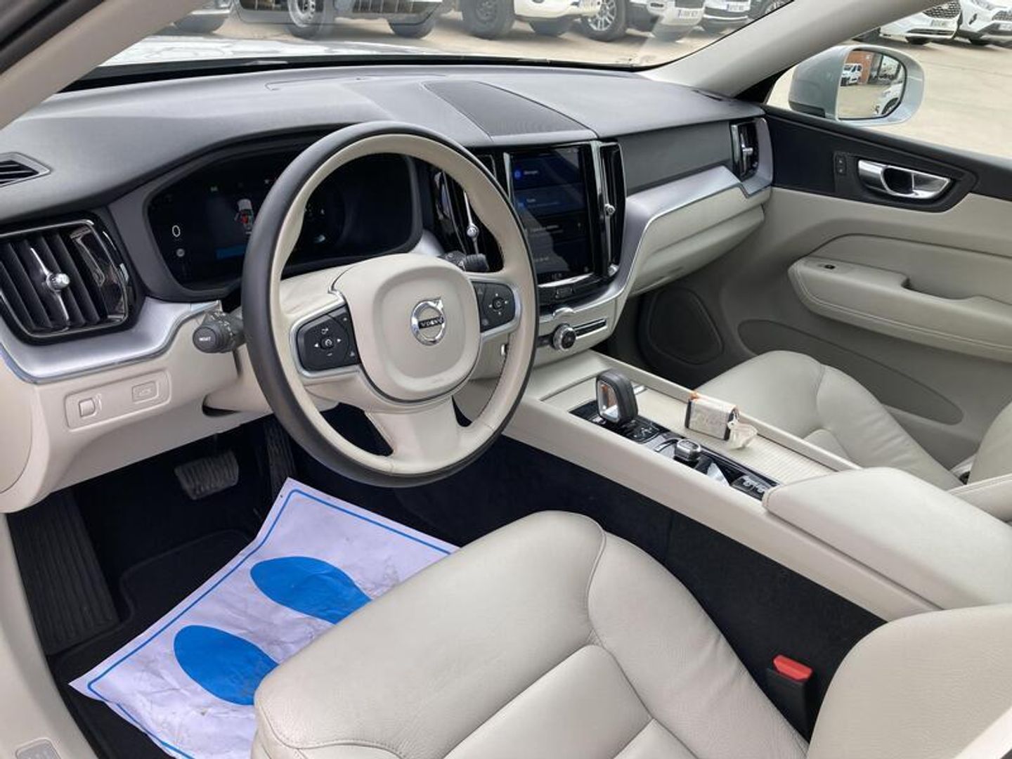 Volvo XC60 B4 D Momentum Pro Auto 145 kW (197 CV) Gris Plata SUV