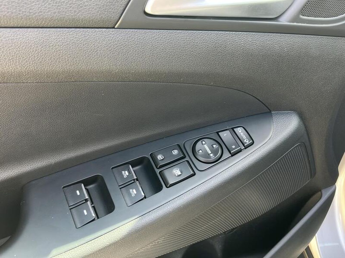 Hyundai Tucson 1.6 CRDI 48V Tecno 4X2 85 kW (116 CV) Gris Plata SUV