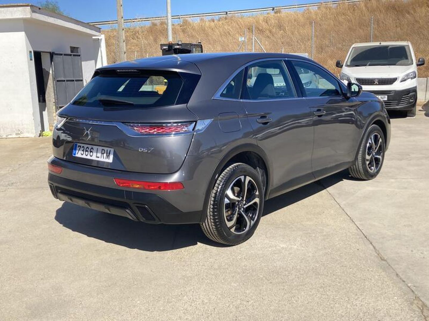 DS DS7 Crossback BlueHDi 130 Bastille Auto 96 kW (130 CV) Gris 