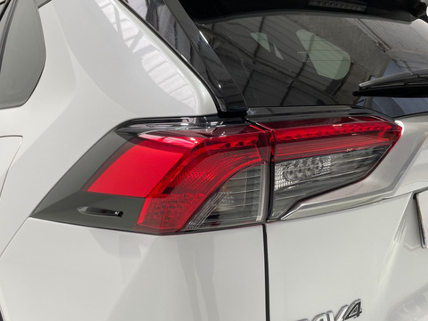 Toyota Rav4 2.5l hybrid Advance 160 kW (218 CV) Blanco All Terrain / Pick-up