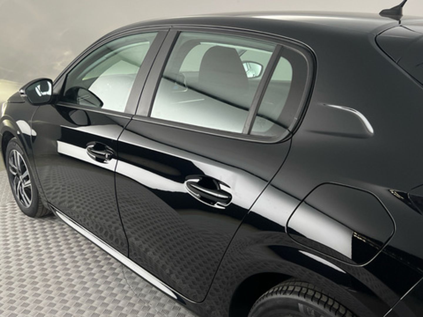 Peugeot 208 PureTech 100 Active Pack 75 kW (100 CV) Negro Compact