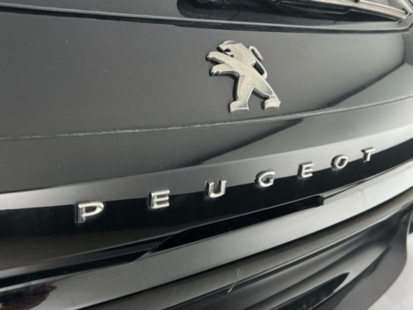 Peugeot 208 PureTech 100 Active Pack 75 kW (100 CV) Negro Compact