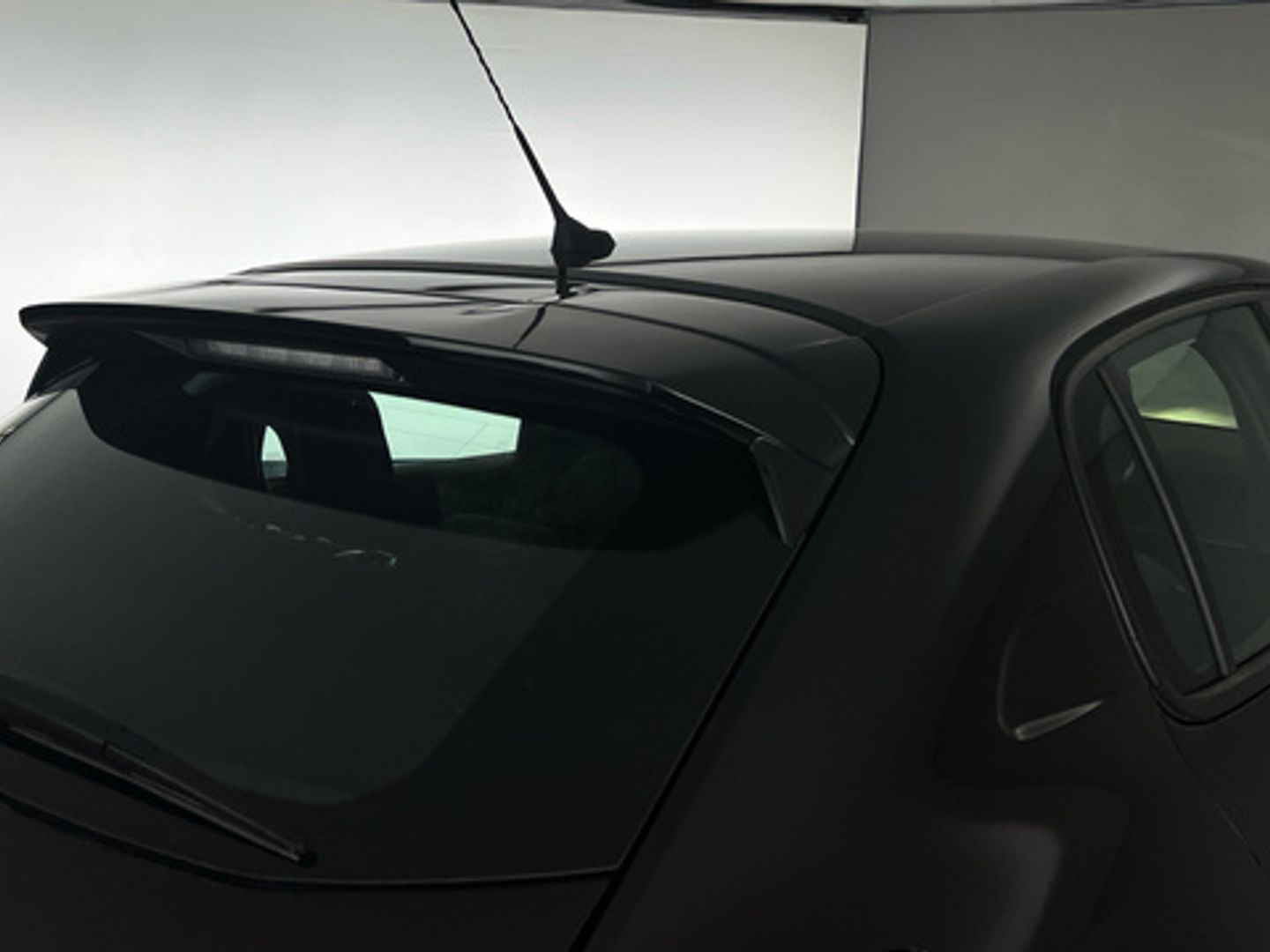 Peugeot 208 PureTech 100 Active Pack 75 kW (100 CV) Negro Compact