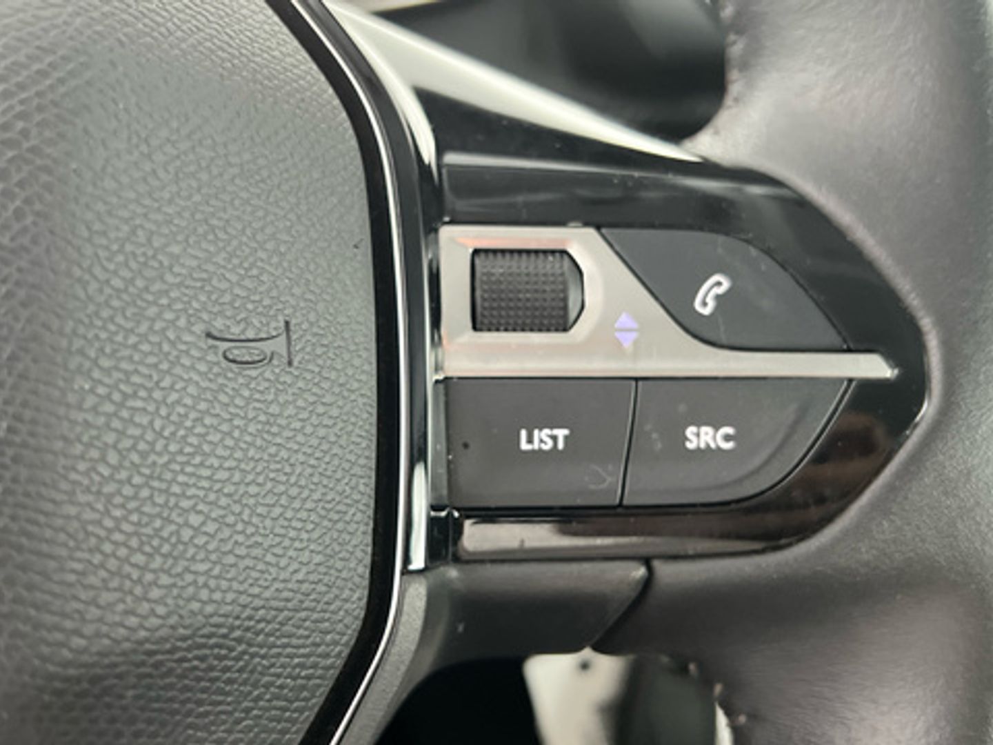 Peugeot 208 PureTech 100 Active Pack 75 kW (100 CV) Negro Compact