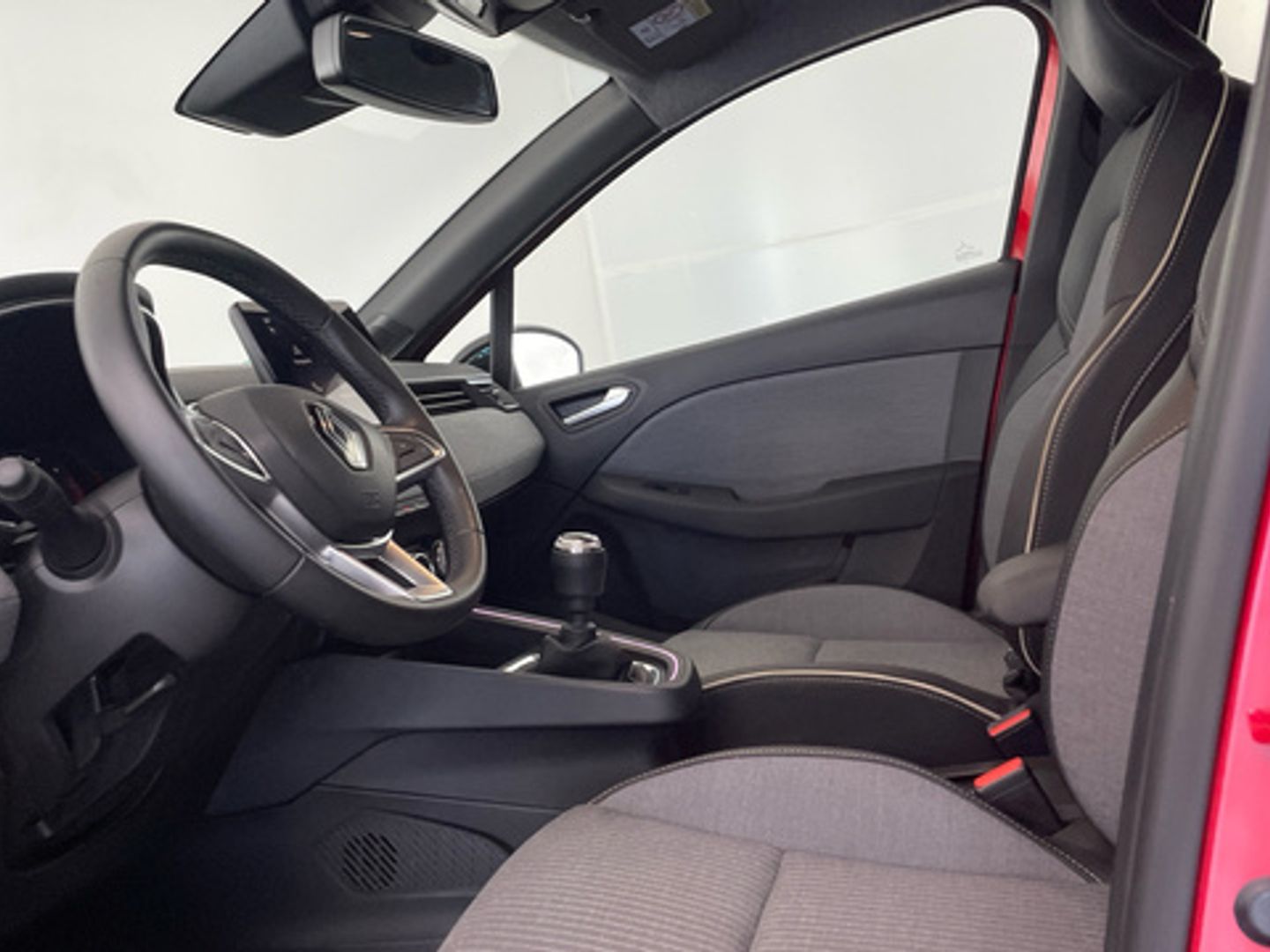 Renault Clio Techno TCe 66 kW (90 CV) Rojo Sedan