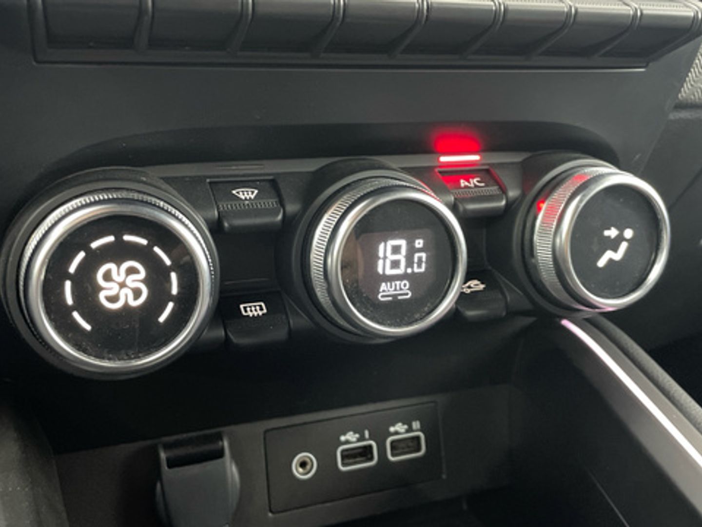 Renault Clio Techno TCe 66 kW (90 CV) Rojo Sedan