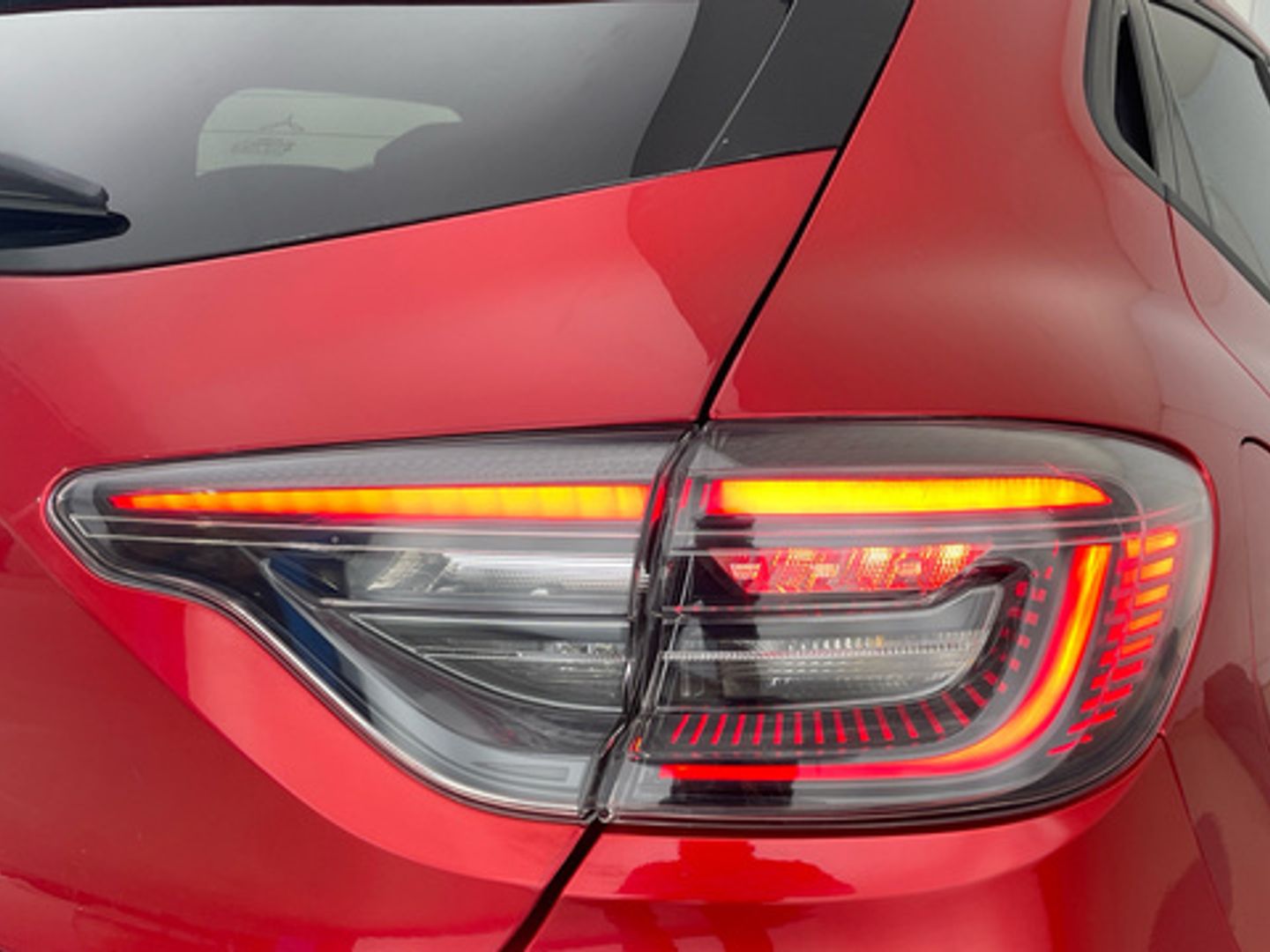Renault Clio Techno TCe 66 kW (90 CV) Rojo Sedan