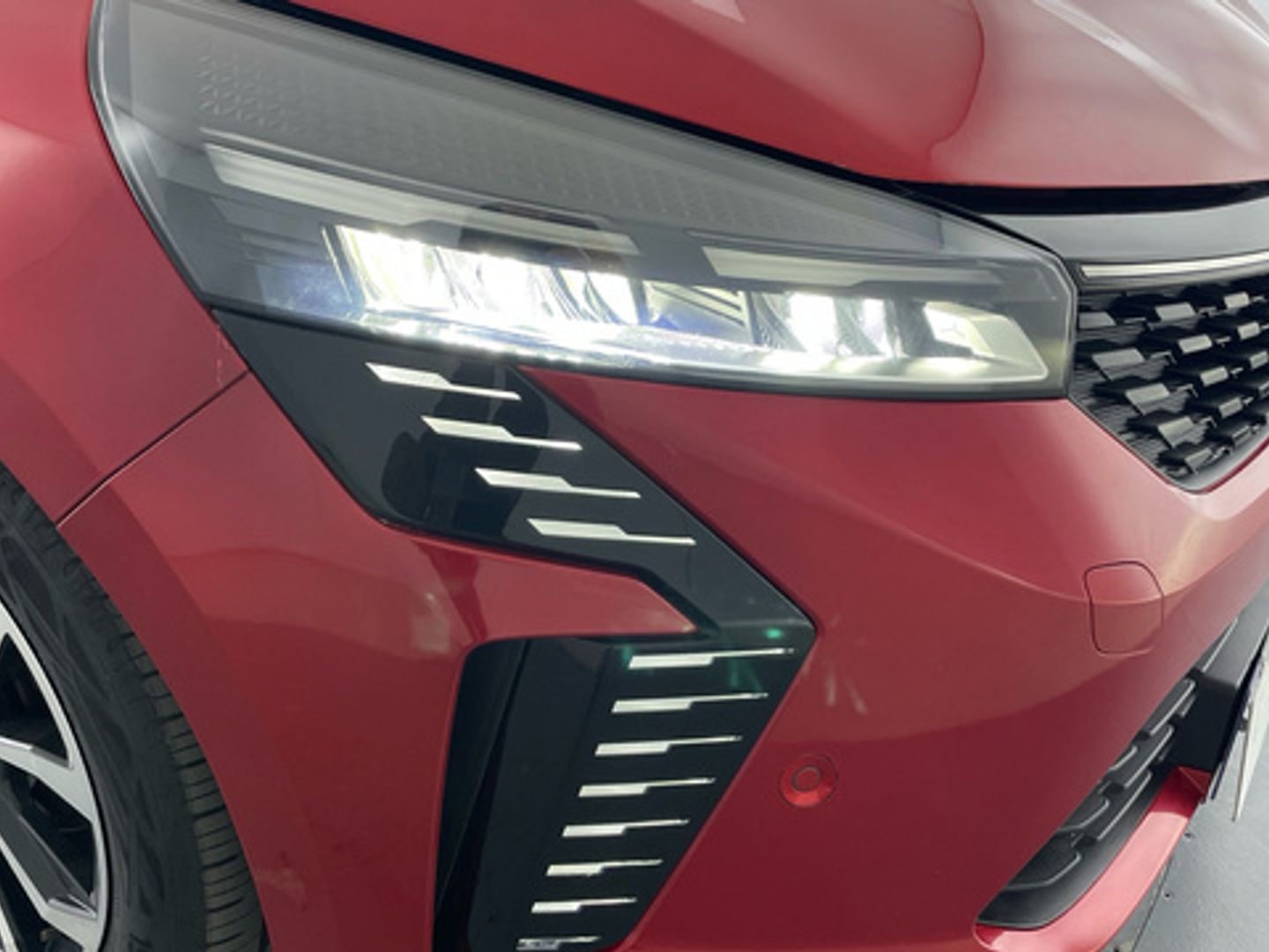 Renault Clio Techno TCe 66 kW (90 CV) Rojo Sedan