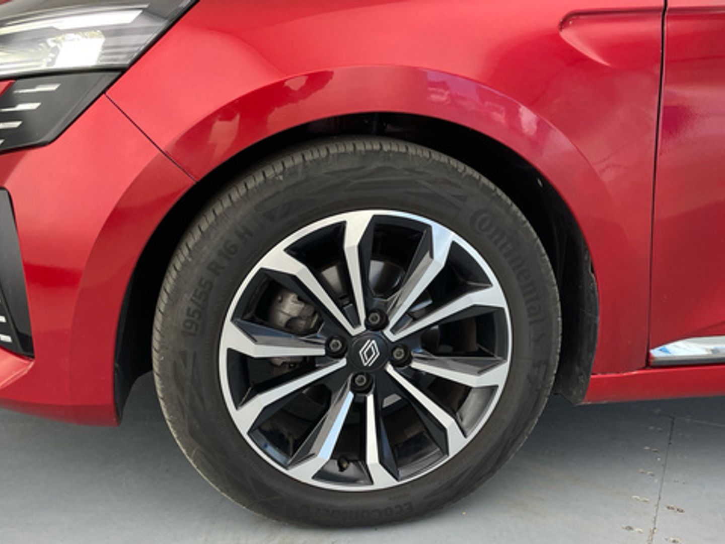 Renault Clio Techno TCe 66 kW (90 CV) Rojo Sedan