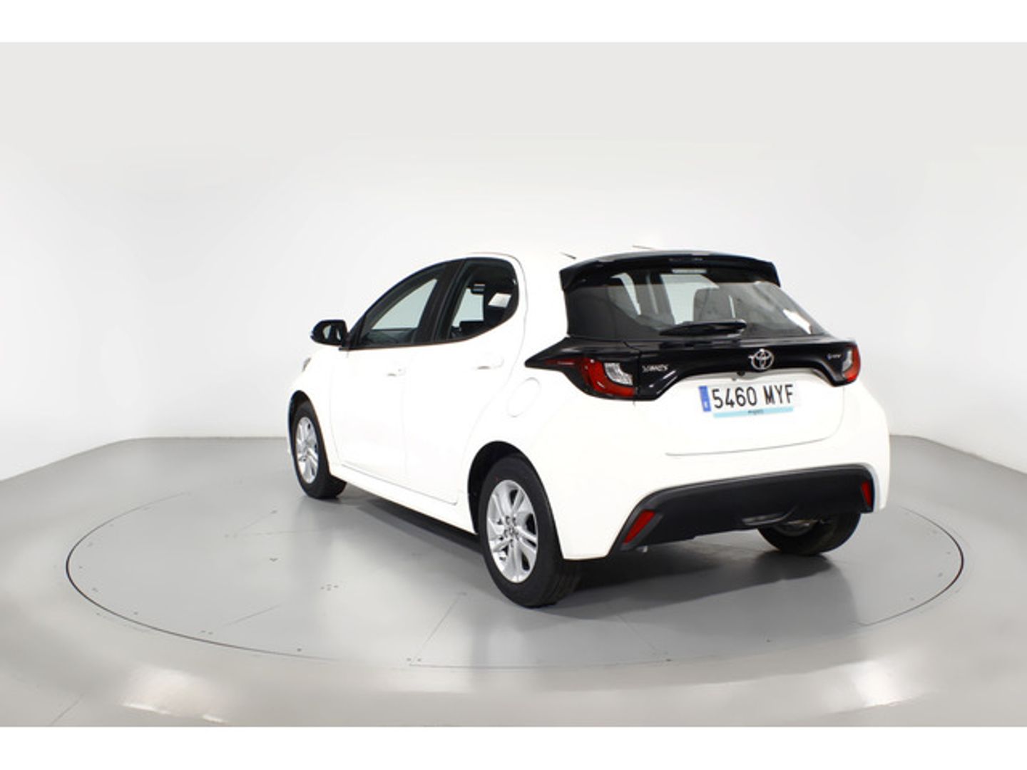 Toyota Yaris 120H Business Plus 85 kW (116 CV) Blanco Compact